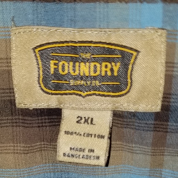 EUC Plaid Button Down Shirt with Two Front Pockets - Picture 5 of 5